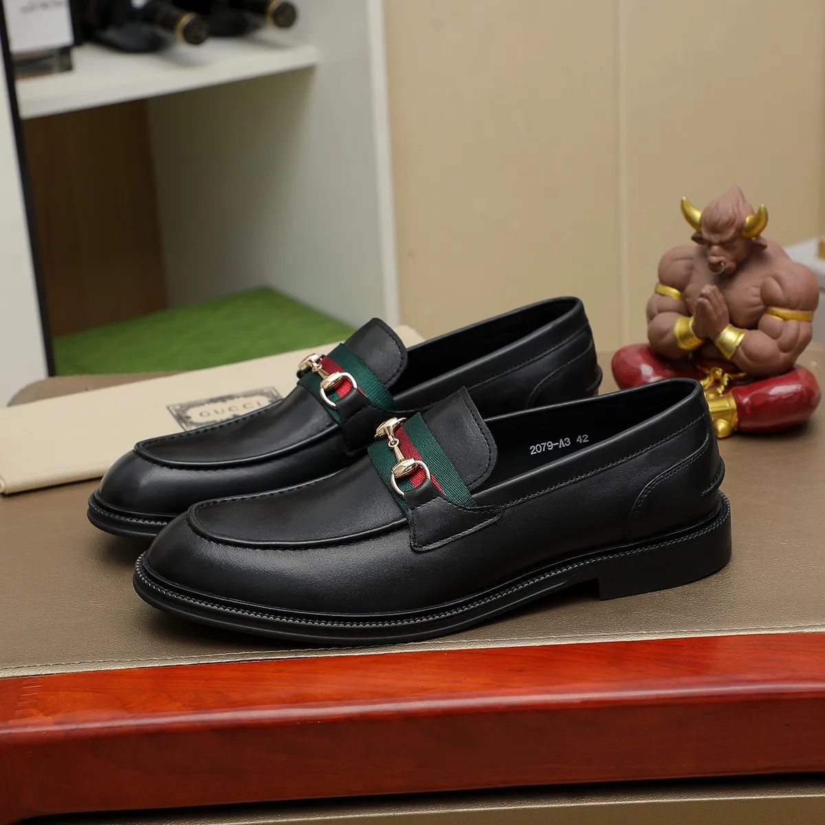 Men's shoes 💰460 💰💰Gucci official website men's business formal leather shoes update💥Hong Kong counters synchronize new styles💥completely one to one replica shipment👍zero difference in counter quality 0⃣️all made of imported first-layer cowhide on the outside with original hardware buckles➕water-dyed🐂leather lining production, color, code matching 39-44 (customized at 38.45.46)……